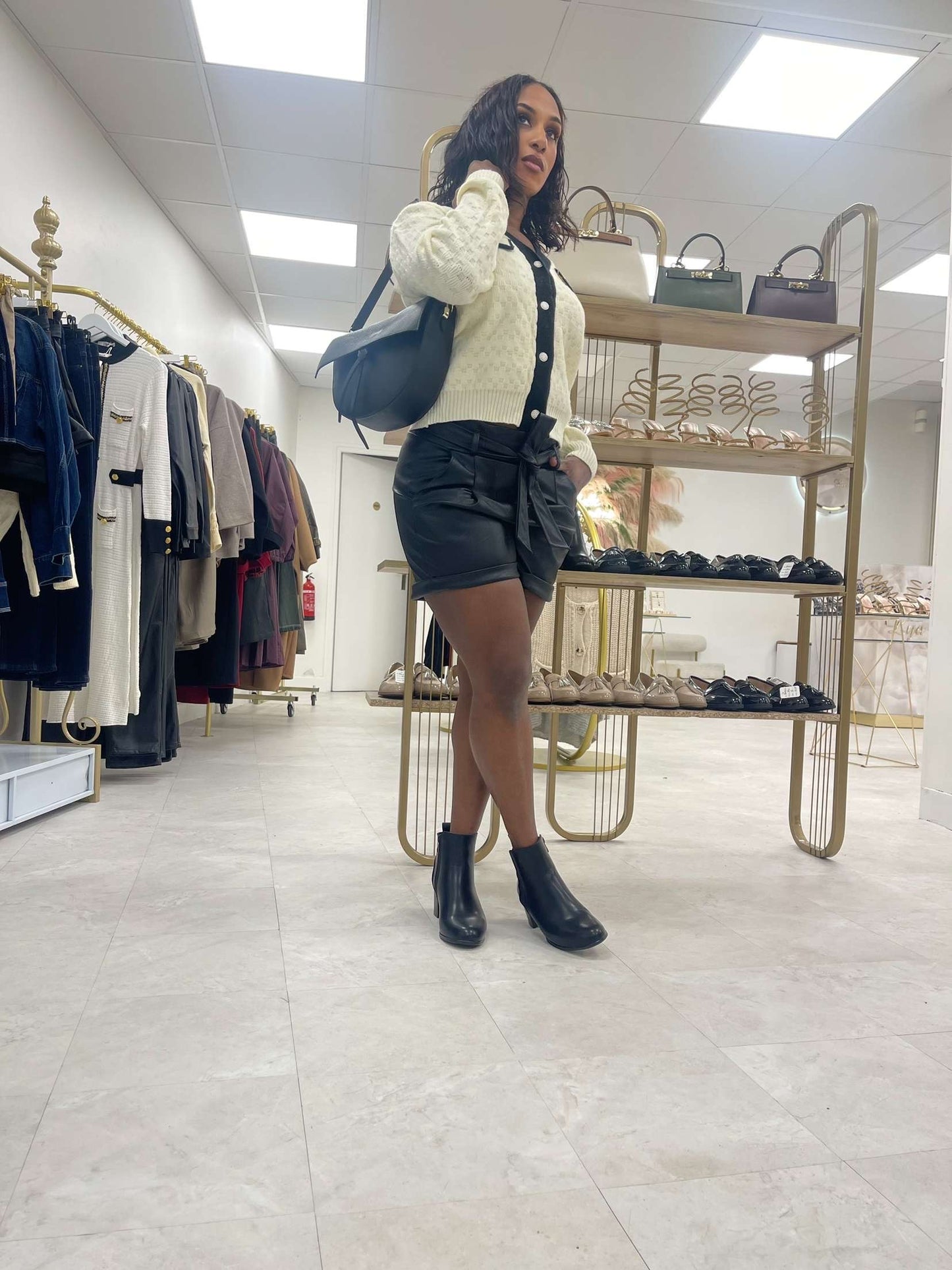 Short en similicuir