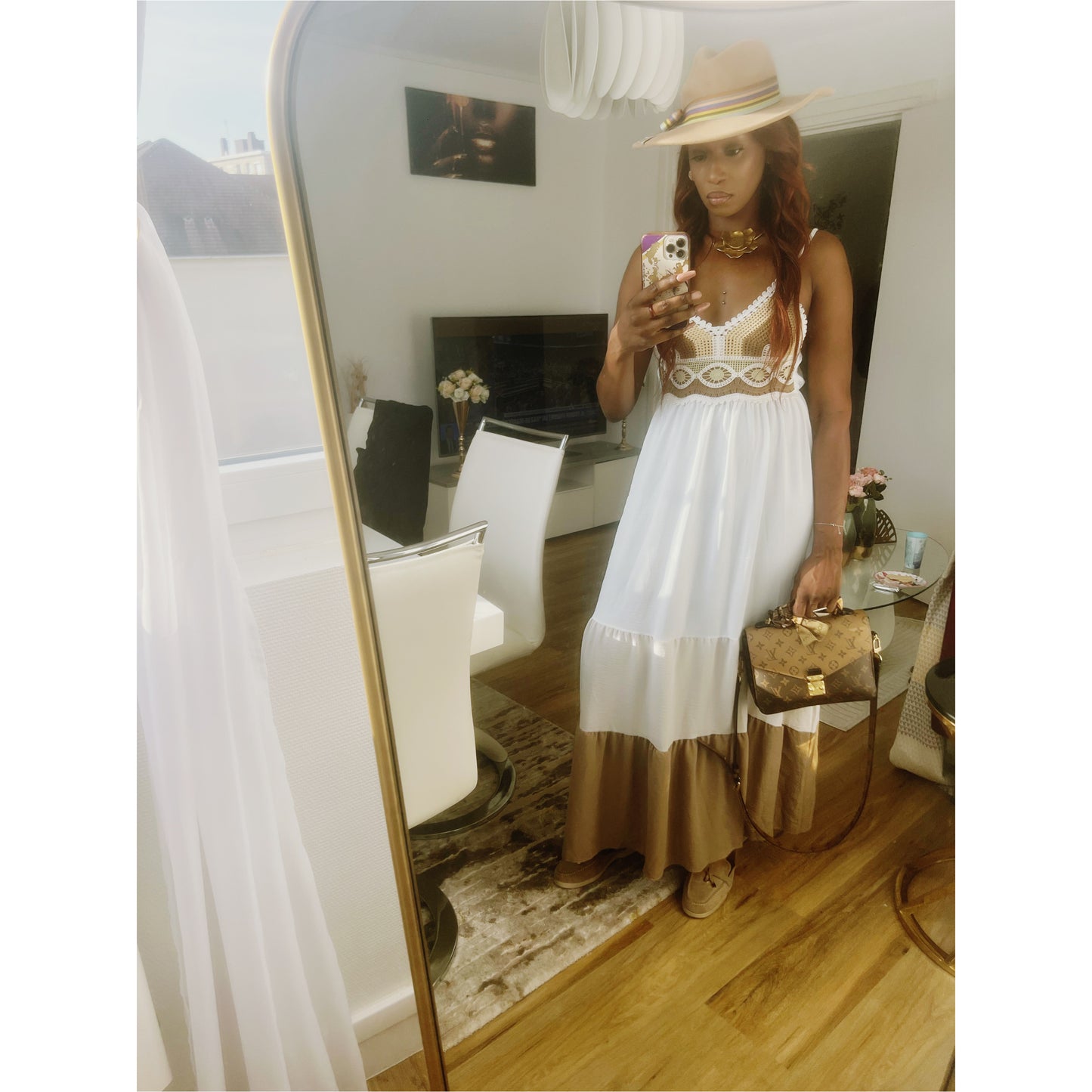 Robe beige et blanche